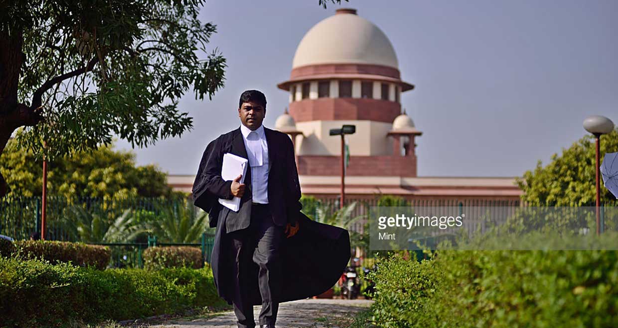 Юрист в храм. Верховный суд Индии. Индийский адвокат. Юрист Индии. Судья в Индии.